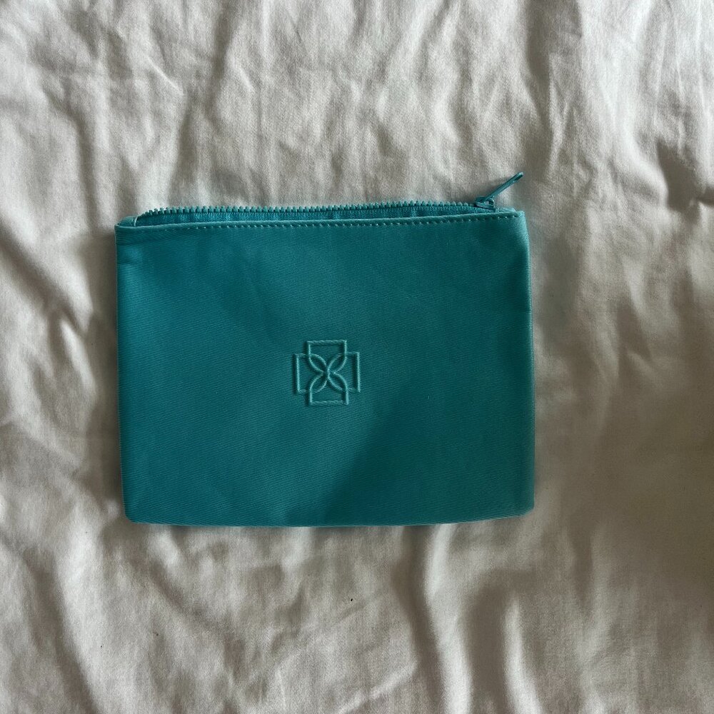 Devon Windsor Zippered Beach Pouch